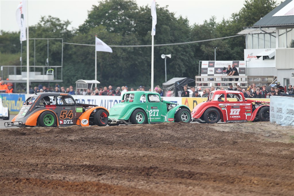 Theis Kroot, Jesper Juul Sørensen og Lars Bohnensach Ebbesen var uheldige at blive elimineret i en startkollision.
(Foto: Henning Smed)